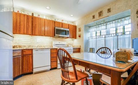 532 Canterbury Road Norristown, PA 19403 - Photo 13 of 22 Warm and inviting kitchen space.