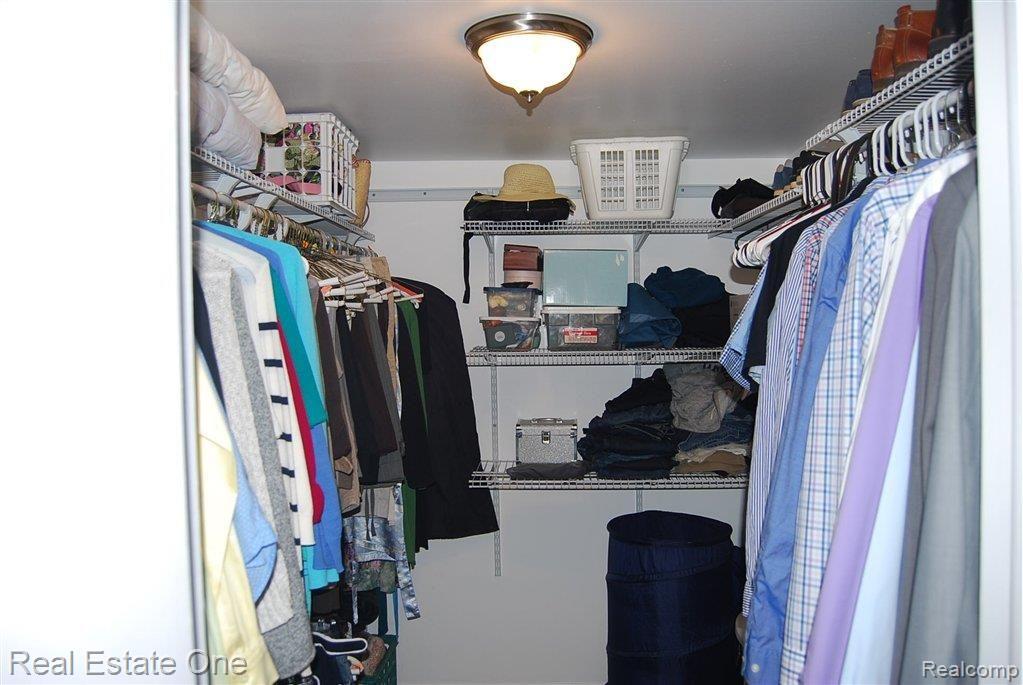 1683 Riverside Drive, Unit 55 Rochester, MI 48309 - Photo 11 of 16 Walk-in Closet