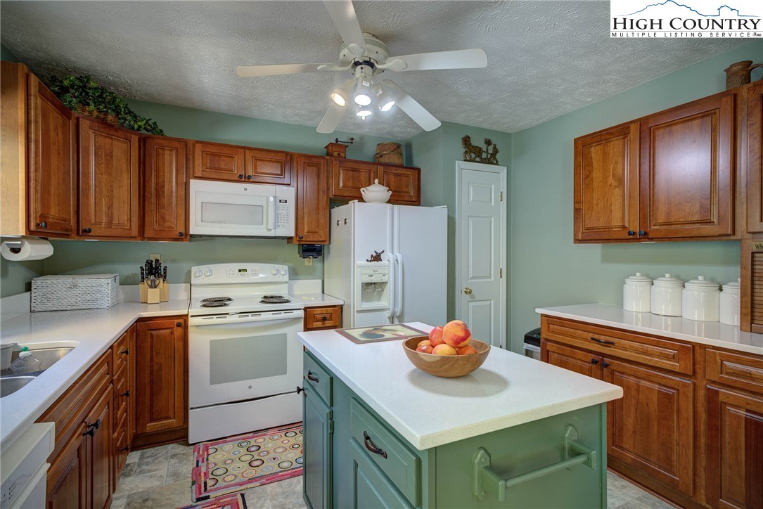 9570 3 Top Road Todd, NC 28684 - Photo 6 of 32 Gallery Image 6
