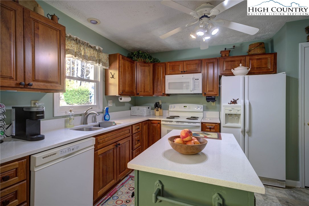 9570 3 Top Road Todd, NC 28684 - Photo 7 of 32 Gallery Image 7