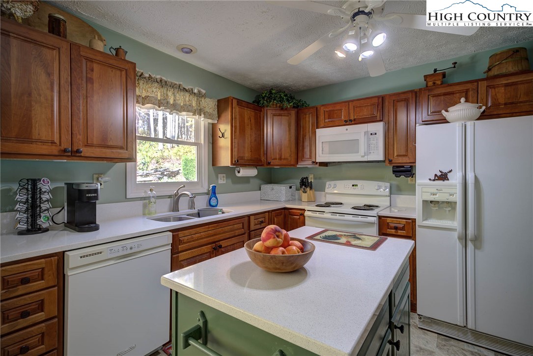 9570 3 Top Road Todd, NC 28684 - Photo 8 of 32 Gallery Image 8