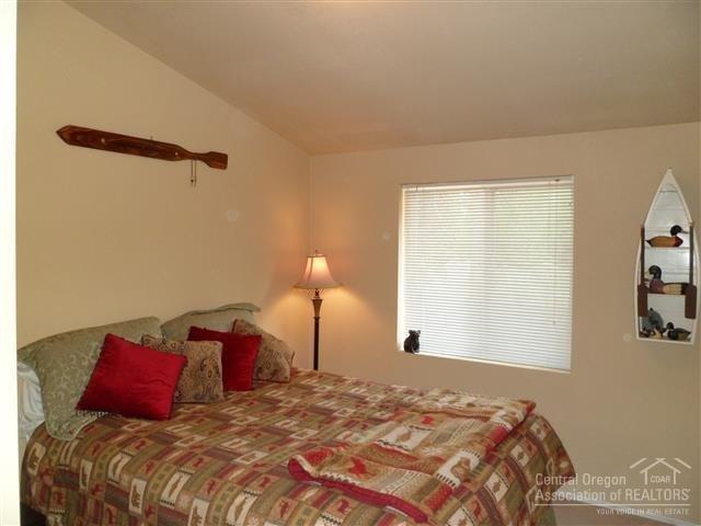 15990 Jacobsen Road La Pine, OR 97739 - Photo 14 of 25 Guest Bedroom
