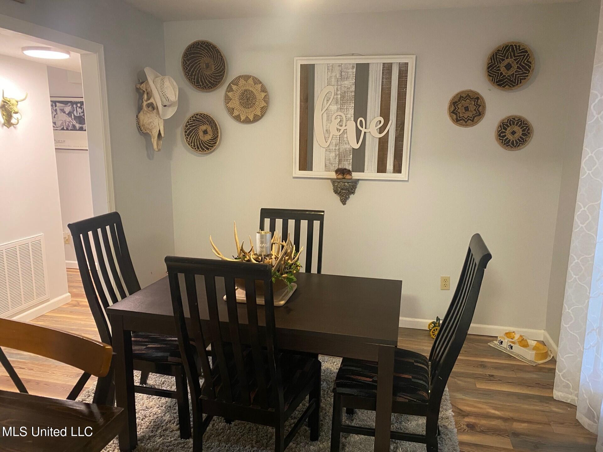 2085 Yellow Dog Road Senatobia, MS 38668 - Photo 11 of 48 Dining Room