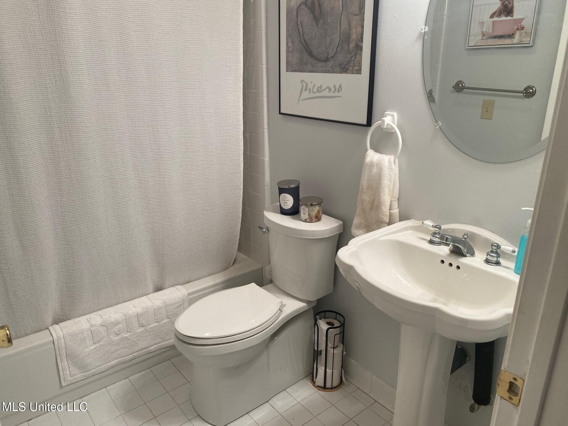 2085 Yellow Dog Road Senatobia, MS 38668 - Photo 14 of 48 Bathroom down