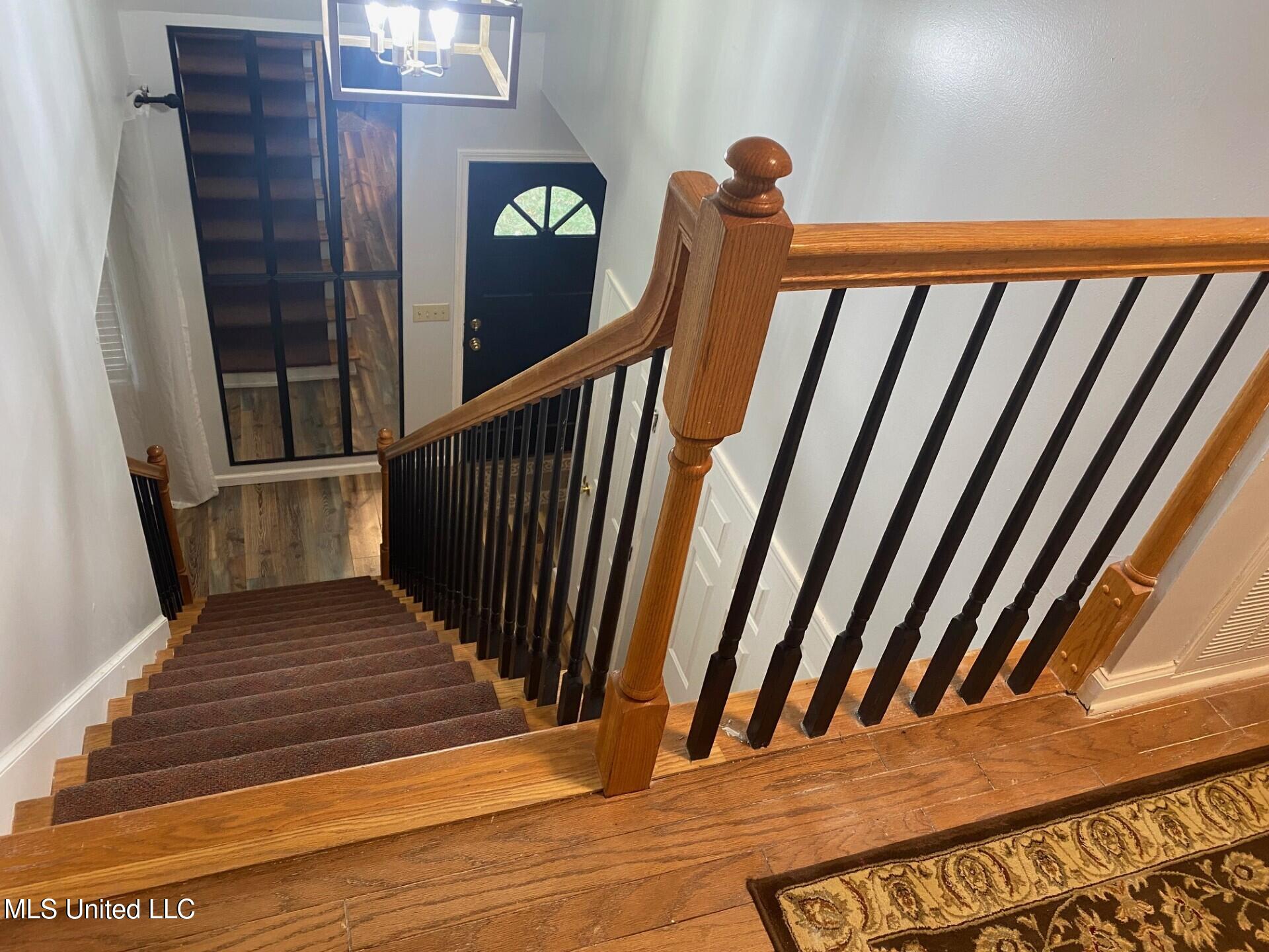 2085 Yellow Dog Road Senatobia, MS 38668 - Photo 19 of 48 Stairway
