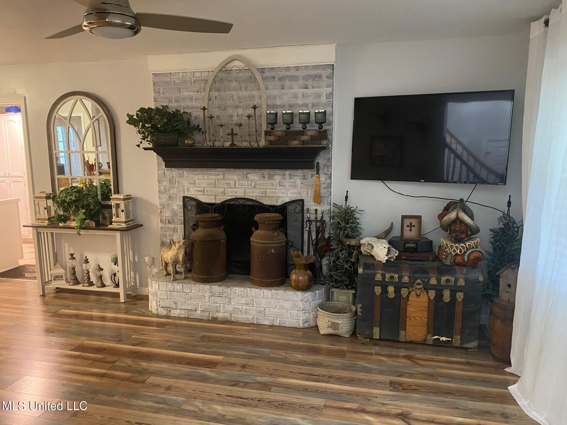 2085 Yellow Dog Road Senatobia, MS 38668 - Photo 9 of 48 Living Room