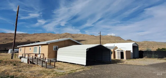 $520,000 | 300 Old Oregon Trail Highway, Huntington, OR 97907