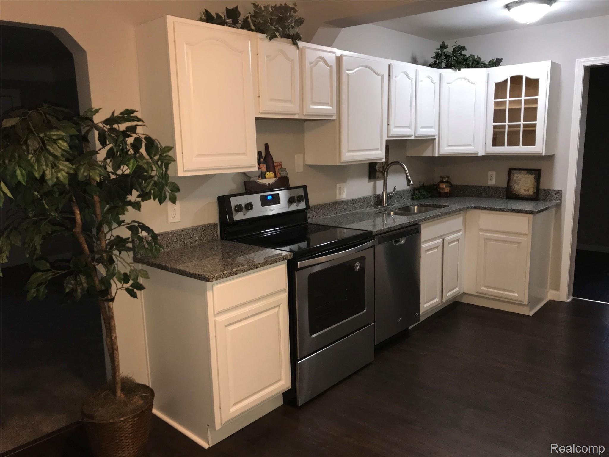 24514 Wick Road Taylor, MI 48180 - Photo 19 of 39 69545639-92F0-4E7F-B756-7445E670047F.jpeg