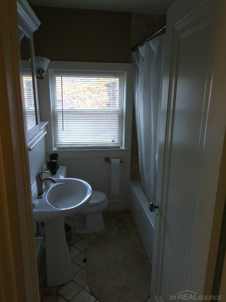 5541 Yorkshire Road Detroit, MI 48224 - Photo 13 of 14