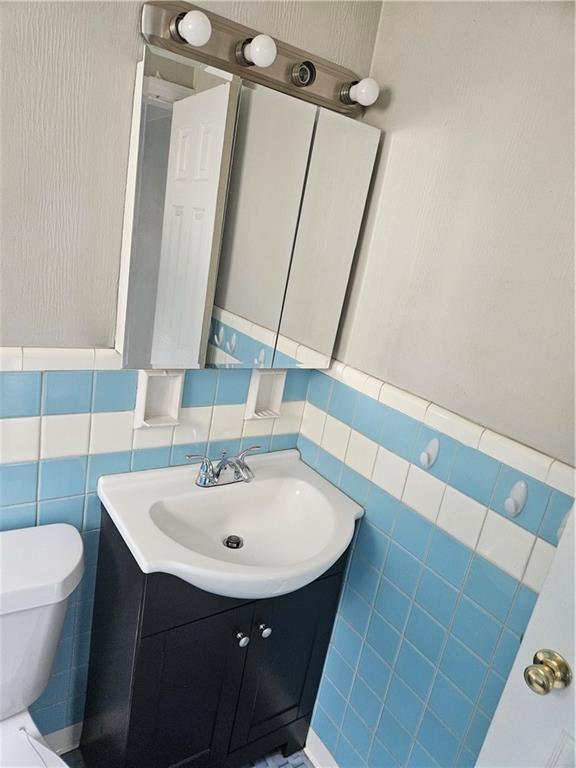 1905 Hanover Street, Unit 7 Pittsburgh, PA 15218 - Photo 15 of 22 a bathroom with a sink and a mirror