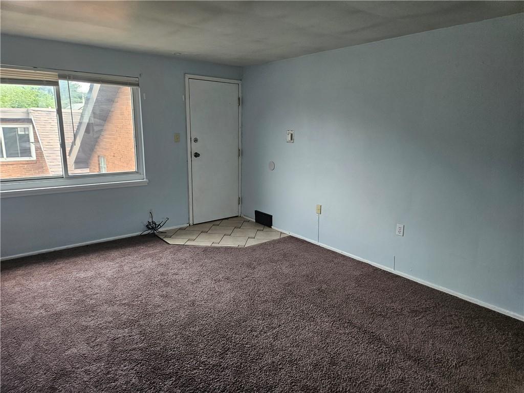 1905 Hanover Street, Unit 7 Pittsburgh, PA 15218 - Photo 5 of 22 an empty room with a window