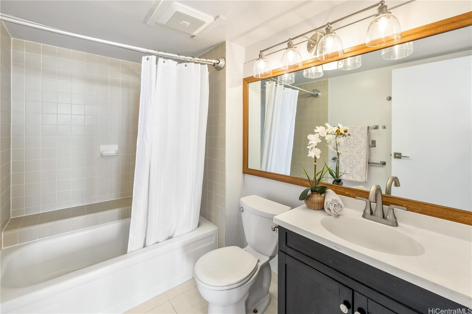 3130 Ala Ilima Street, Unit 21C Honolulu, HI 96818 - Photo 13 of 21 a bathroom with a sink toilet and shower
