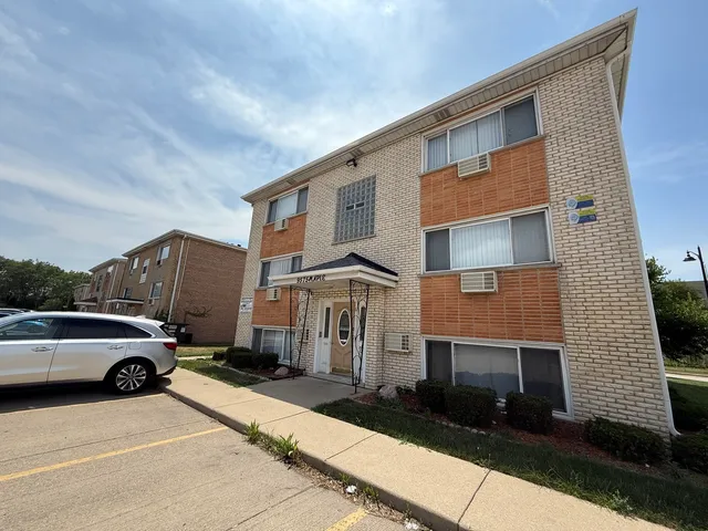 $1,350 | 9575 Maple Drive, Unit 2S, Rosemont, IL 60018
