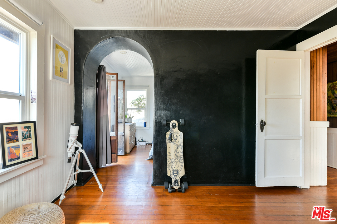 53 Dudley Avenue Venice, CA 90291 - Photo 16 of 28 a view of a room with gym equipment
