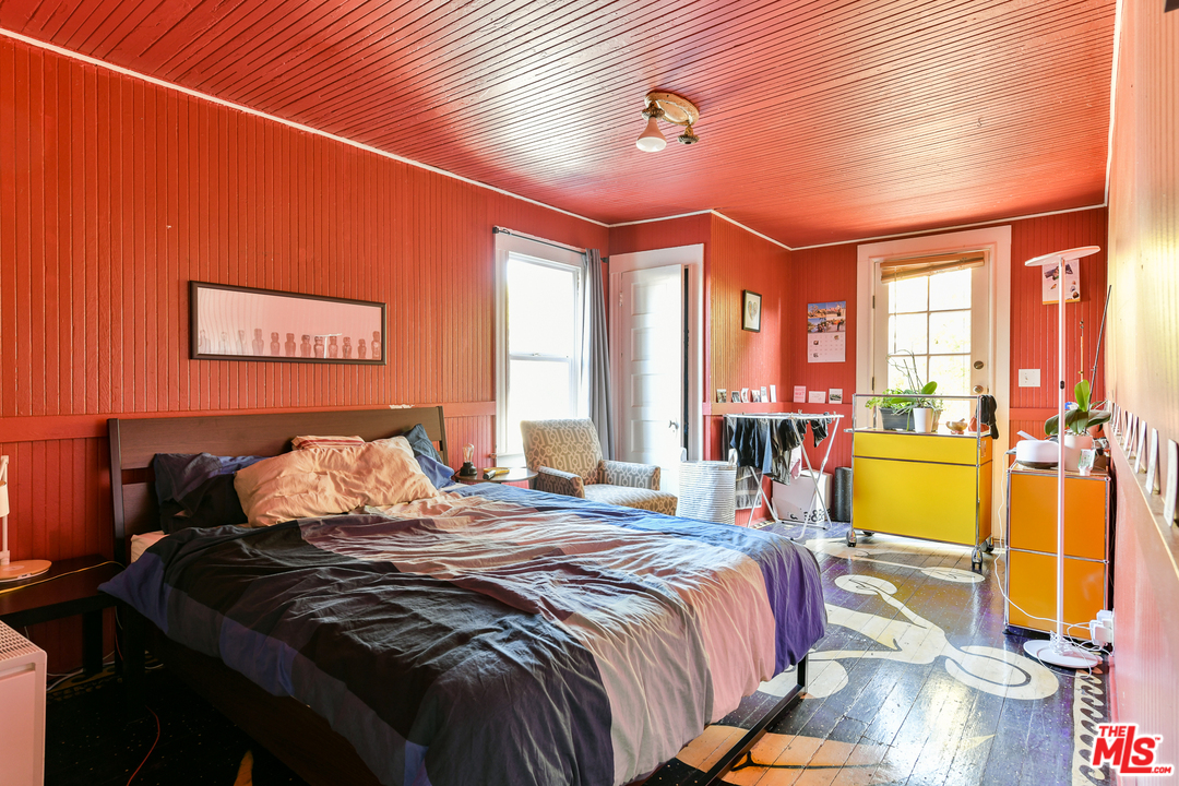 53 Dudley Avenue Venice, CA 90291 - Photo 19 of 28 a bedroom with a bed and wooden floor
