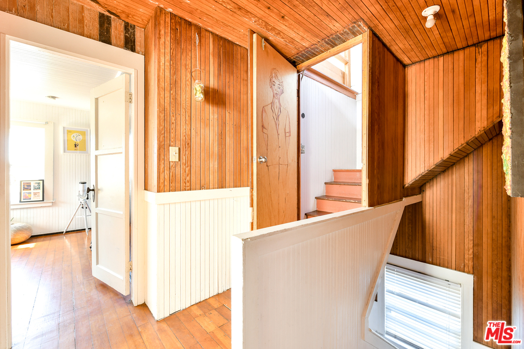 53 Dudley Avenue Venice, CA 90291 - Photo 22 of 28 a view of front door