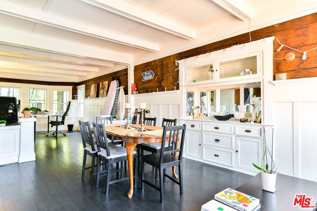 53 Dudley Avenue Venice, CA 90291 - Photo 8 of 28 a dining area with furniture and wooden floor