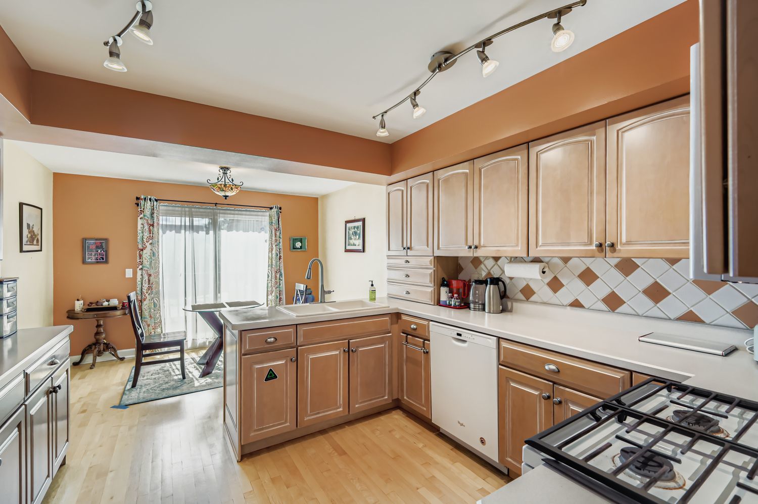 58 Portwine Road Willowbrook, IL 60527 - Photo 10 of 41 Gallery Image 10