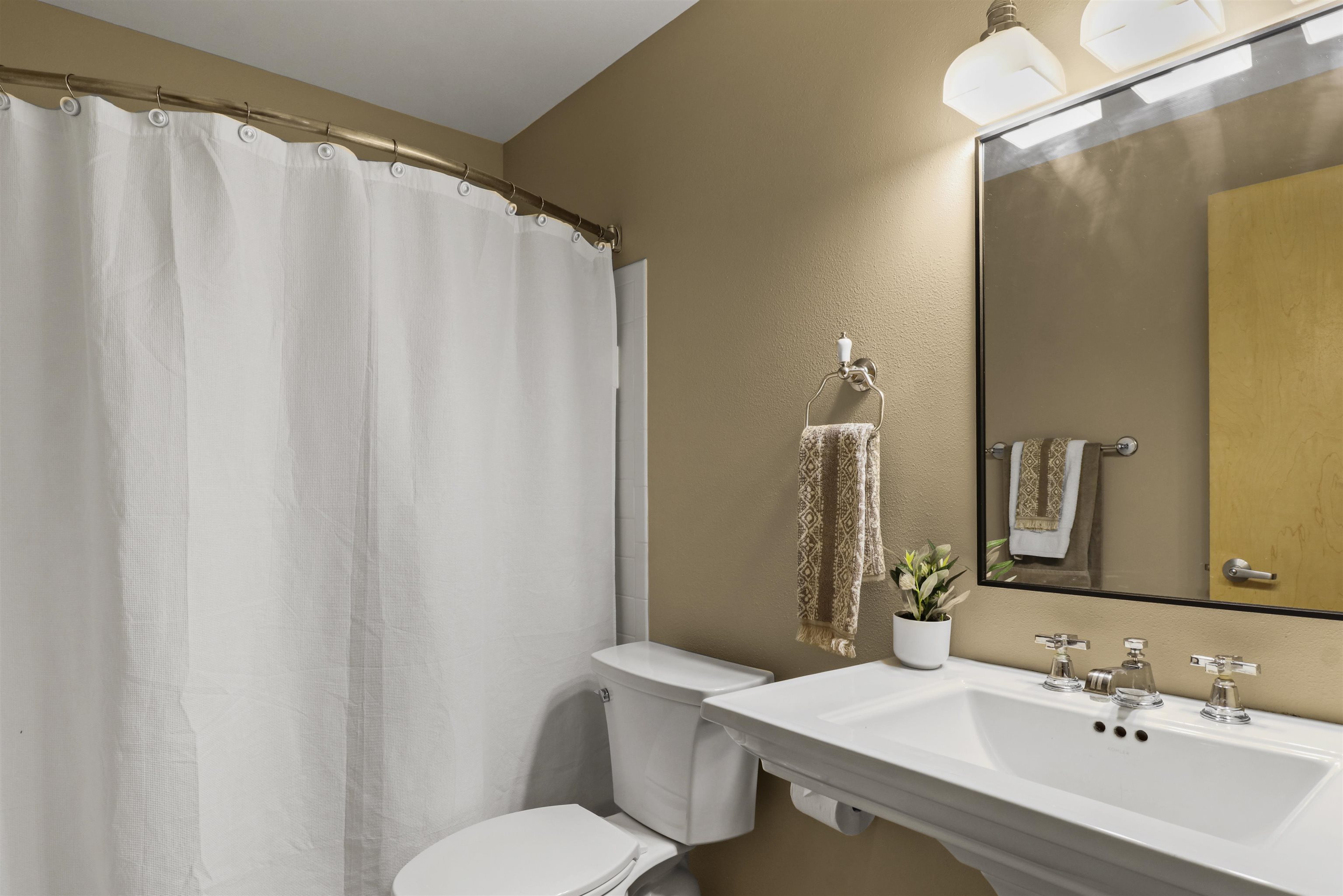 311 North Hancock Street, Unit 231 Madison, WI 53703 - Photo 5 of 32