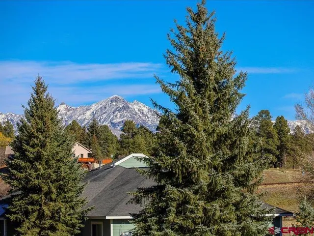 a view of a houses with a yard