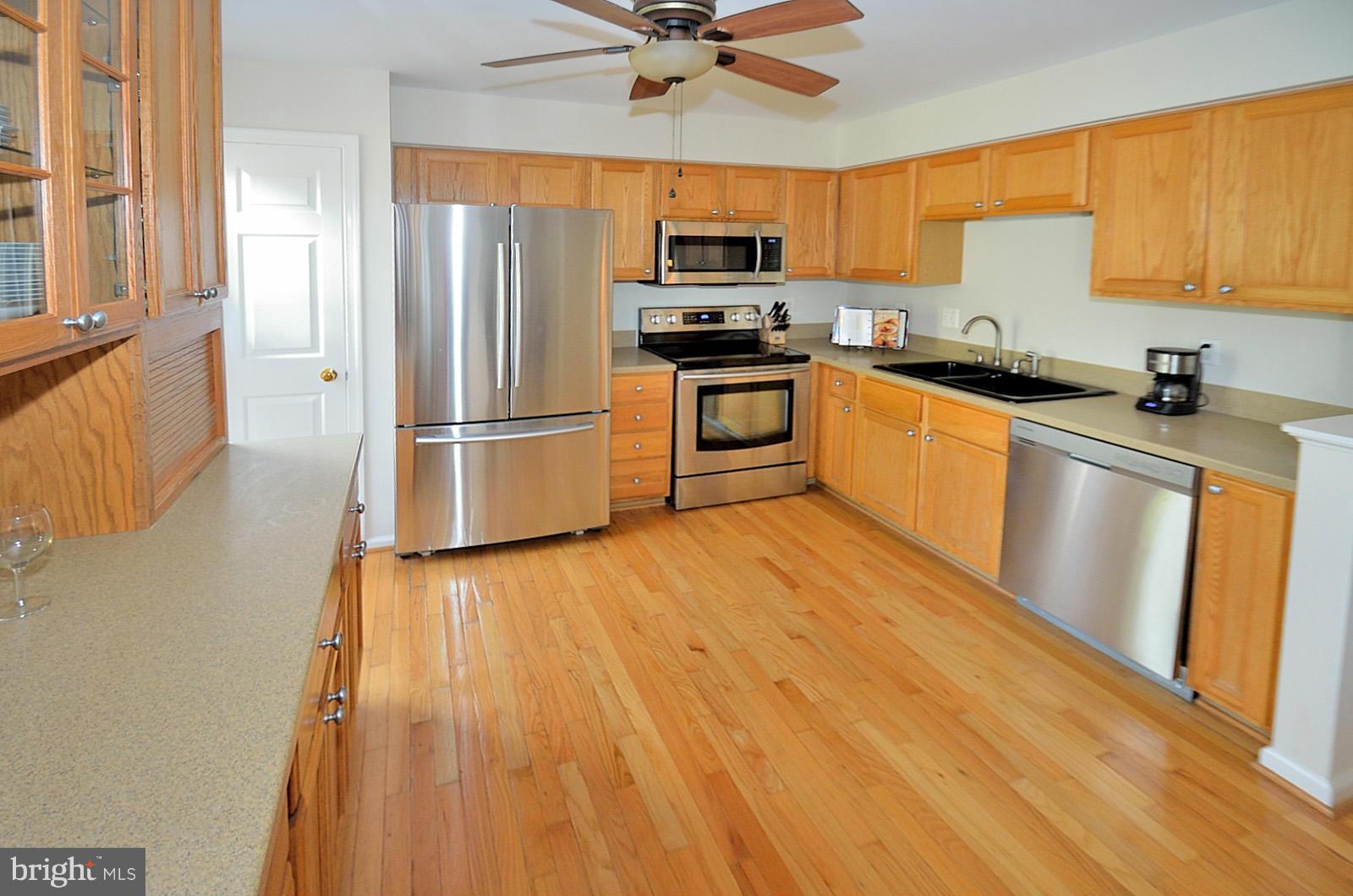 19933 Ridgecrest Square Ashburn, VA 20147 - Photo 5 of 19 a kitchen with stainless steel appliances a refrigerator sink and microwave