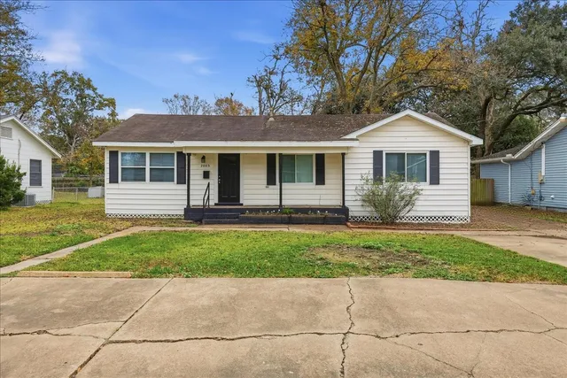 $175,000 | 2003 Gary Avenue, Nederland, TX 77627