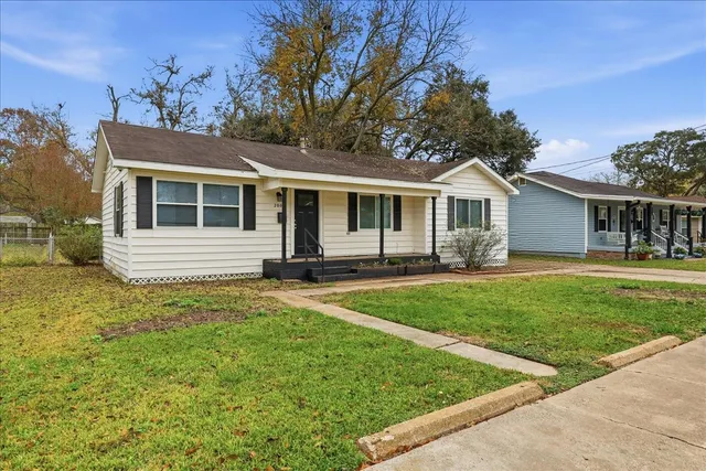 $175,000 | 2003 Gary Avenue, Nederland, TX 77627