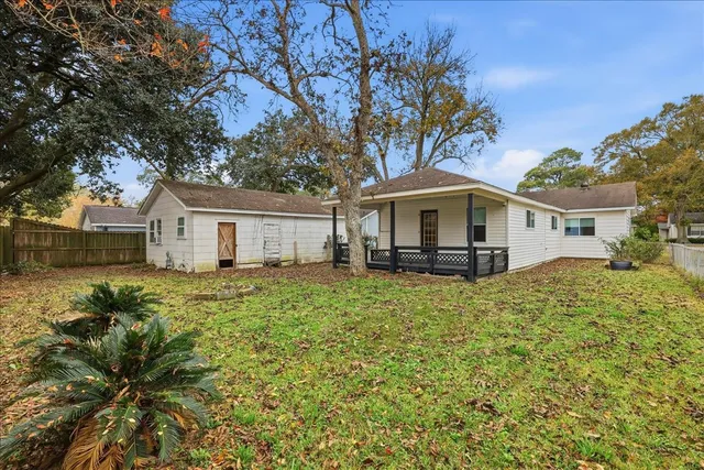 $175,000 | 2003 Gary Avenue, Nederland, TX 77627