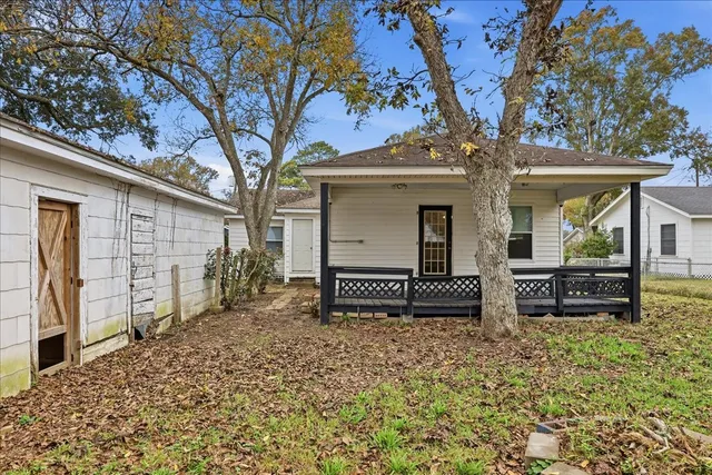 $175,000 | 2003 Gary Avenue, Nederland, TX 77627