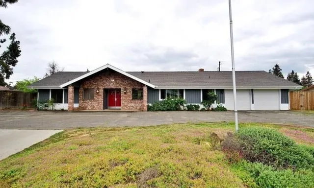 a front view of house with yard