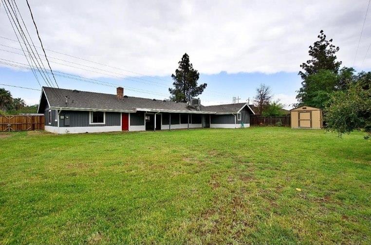 36620 Ave 12 Madera, CA 93636 - Photo 4 of 12 a front view of a house with garden
