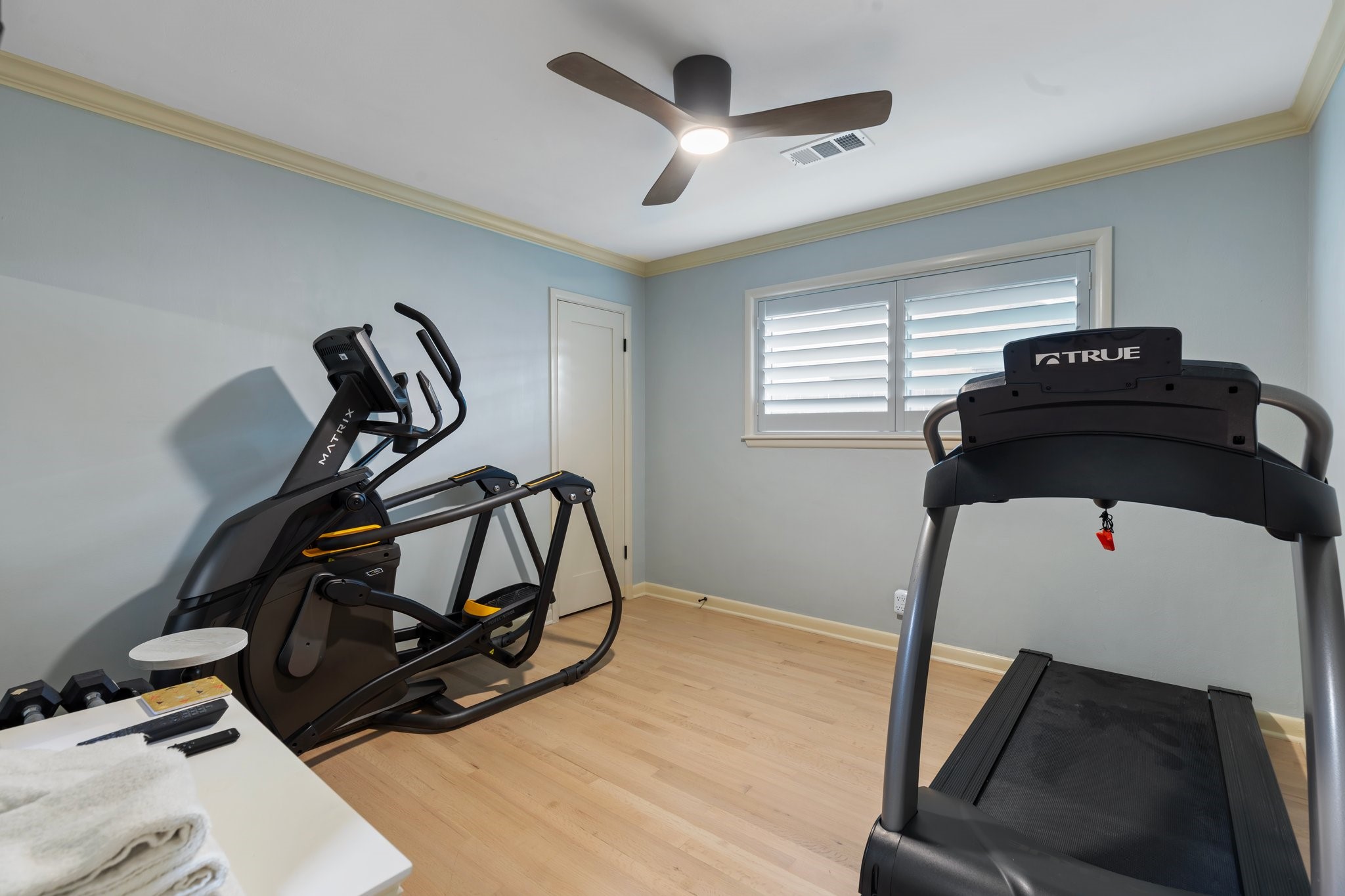 6727 Lindyann Lane Houston, TX 77008 - Photo 14 of 25 a view of a room with gym equipment