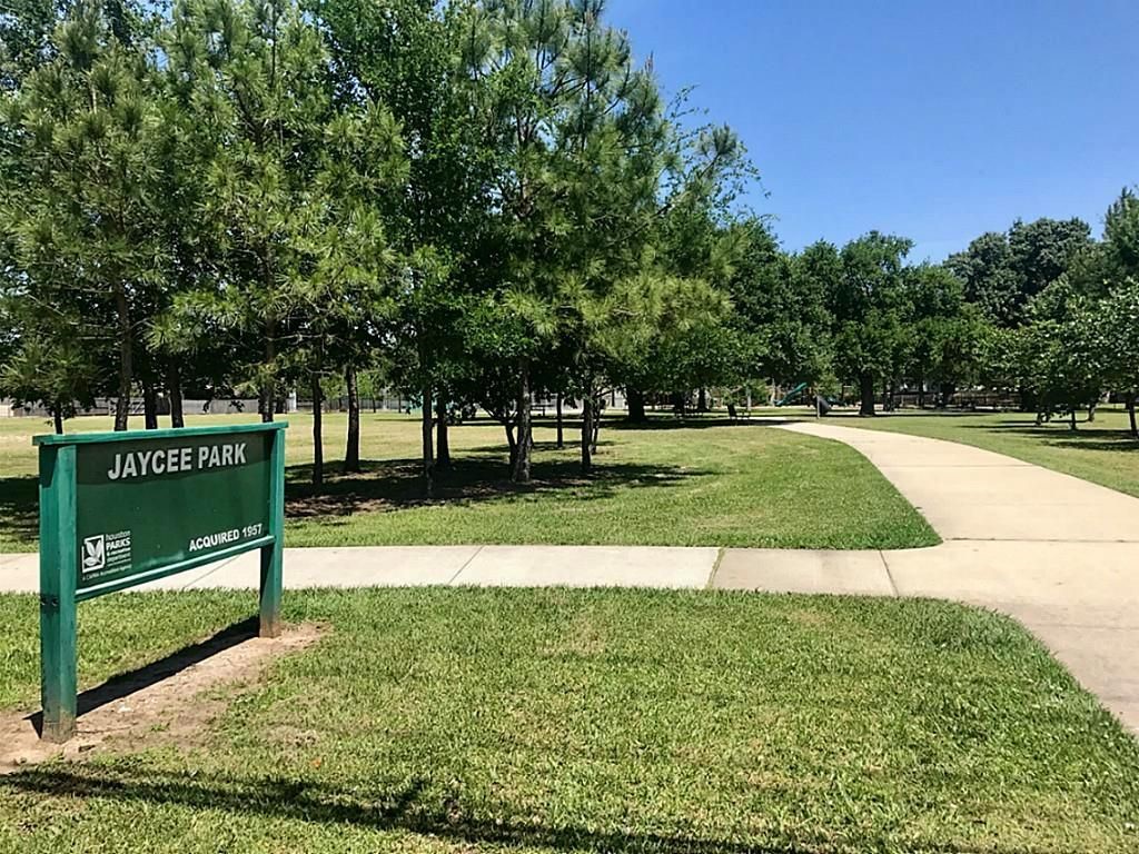 6727 Lindyann Lane Houston, TX 77008 - Photo 18 of 25