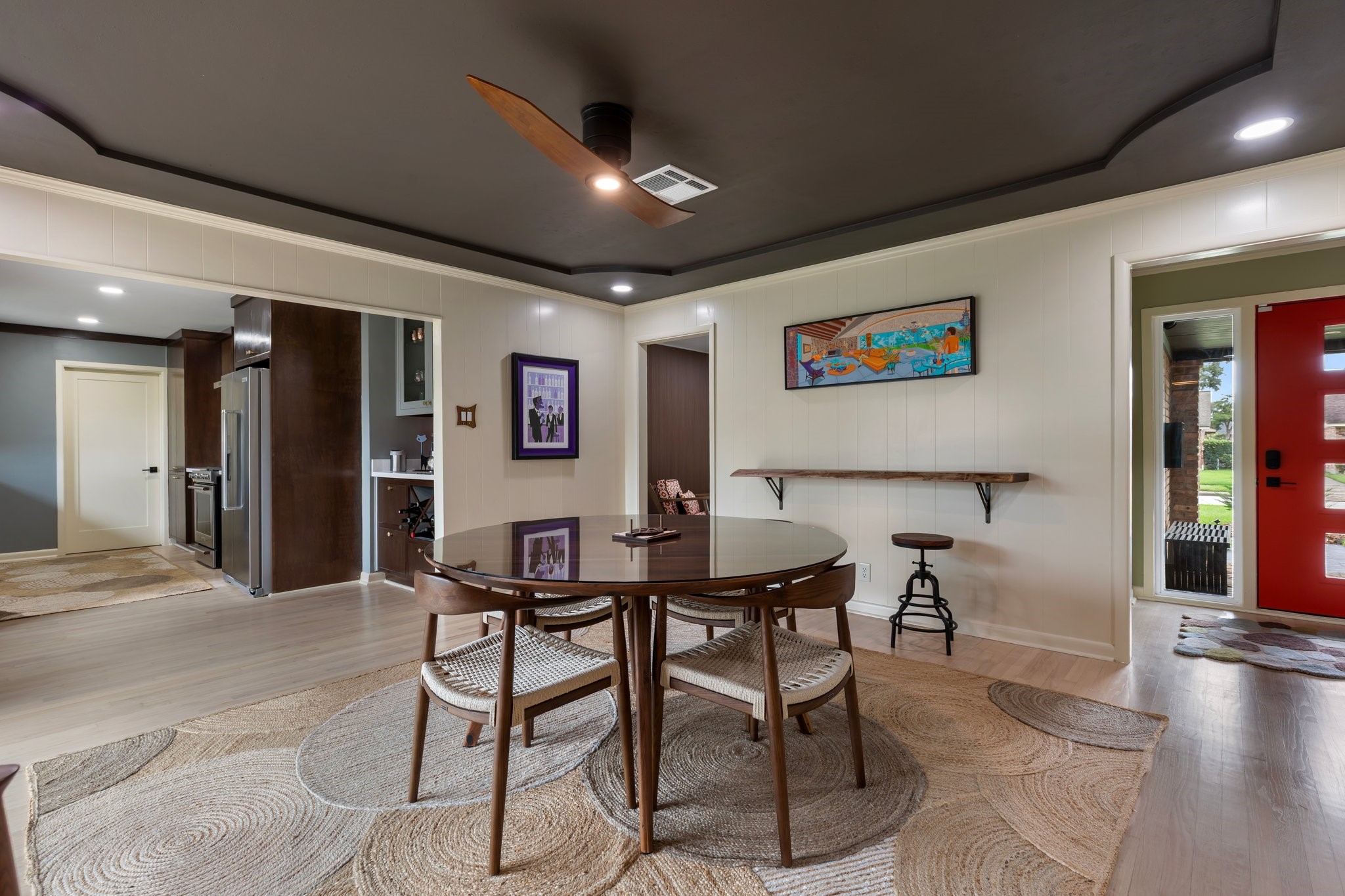 6727 Lindyann Lane Houston, TX 77008 - Photo 5 of 25 a view of a livingroom with furniture and window