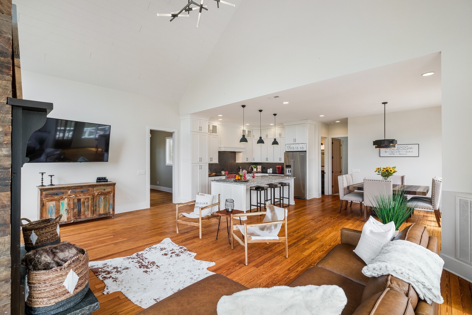5304 Old Harding Road Franklin, TN 37064 - Photo 14 of 67 a living room with furniture and a flat screen tv