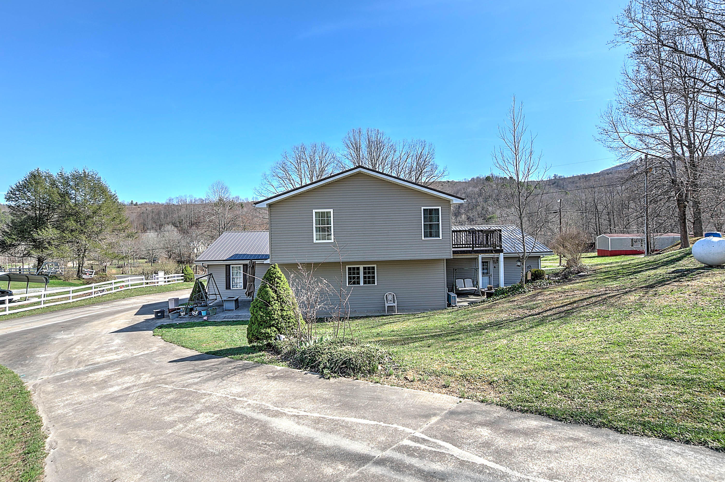 5223 Flat Gap Road Pound, VA 24279 - Photo 2 of 36 Flat Gap-40