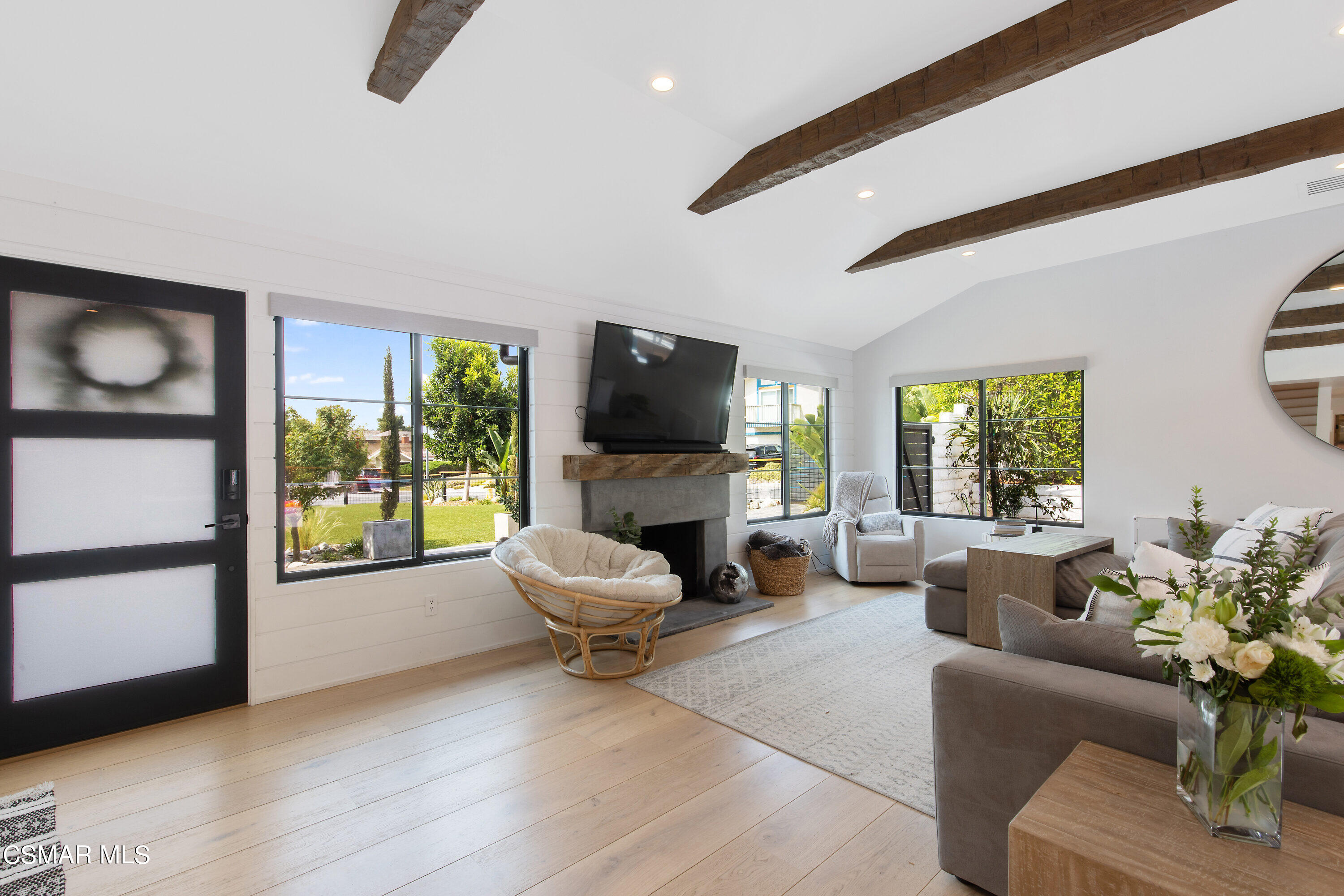 2222 Park Place Thousand Oaks, CA 91362 - Photo 22 of 60 a living room with furniture and a flat screen tv