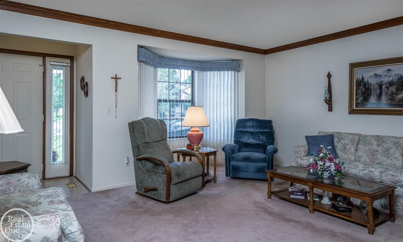 401 Meadow Bridge Drive Rochester, MI 48307 - Photo 7 of 18 31257567-7.JPG