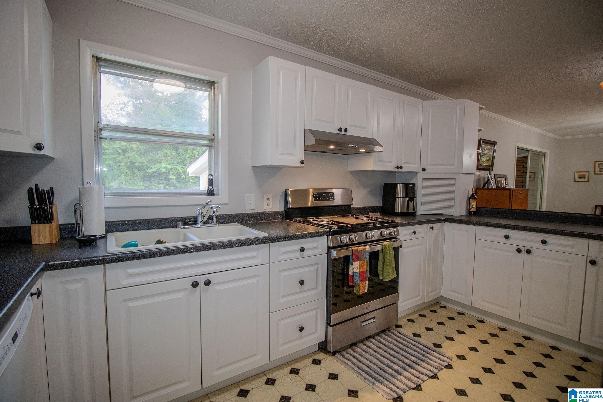 1307 Robertson Road Anniston, AL 36207 - Photo 10 of 32