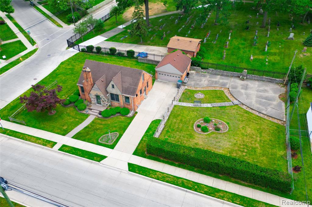 23211 Myrtle Street Dearborn, MI 48128 - Photo 4 of 36