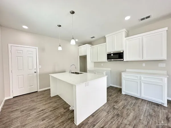 $1,100 | 1412 Vani Drive, Unit 3, Weslaco, TX 78599