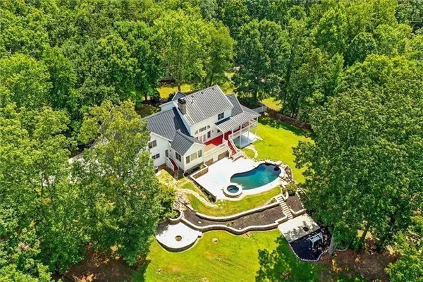 a view of a house with backyard and sitting area