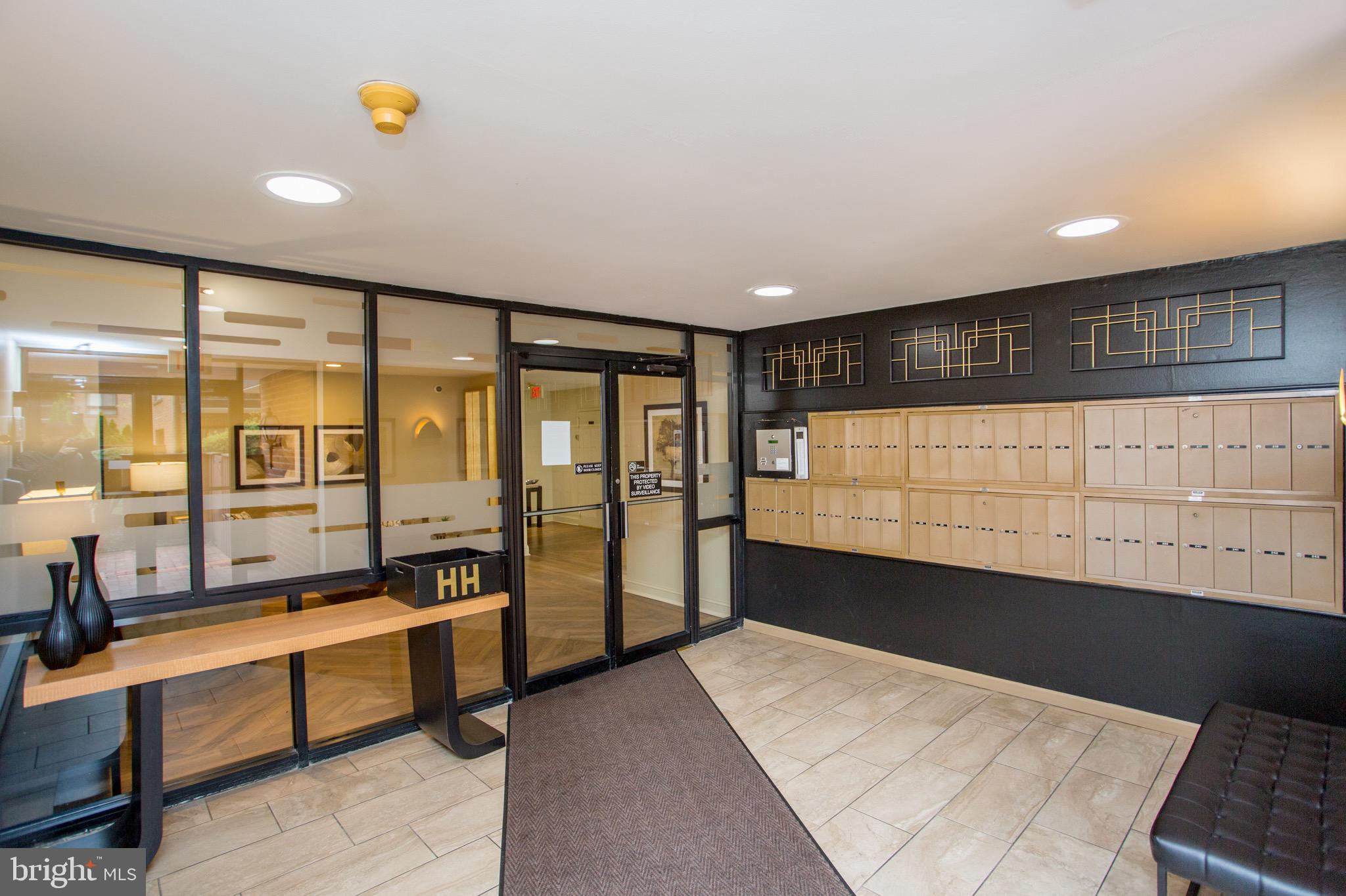 1680 Huntingdon Pike, Unit CONDO 224 Huntingdon Valley, PA 19006 - Photo 50 of 50 a spacious bathroom with a large mirror