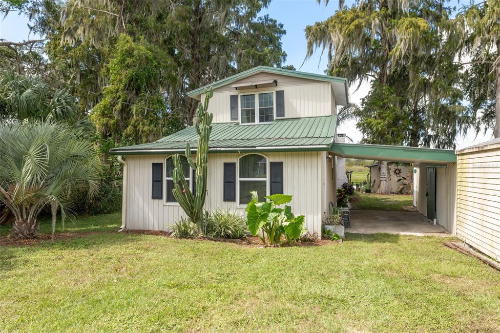 7965 West Riverbend Road Crystal River, FL 34428 - Photo 16 of 60 a front view of a house with garden