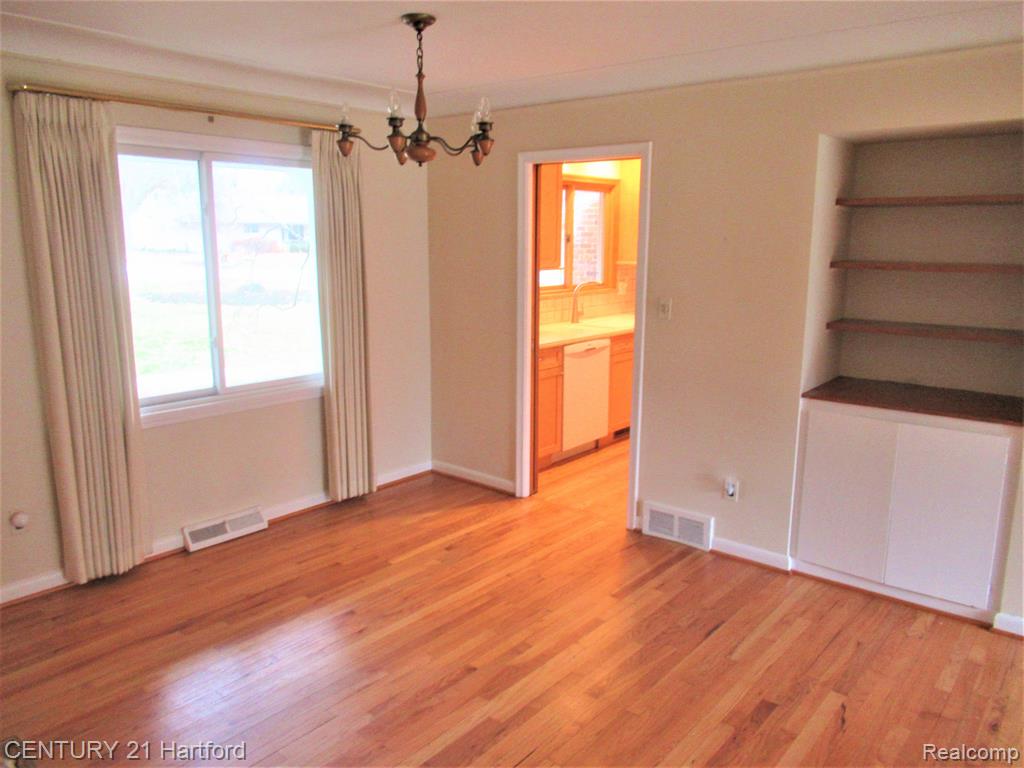 29069 Utley Road Farmington Hills, MI 48334 - Photo 8 of 27
