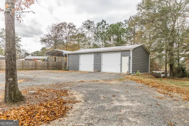 a view of a house with a backyard