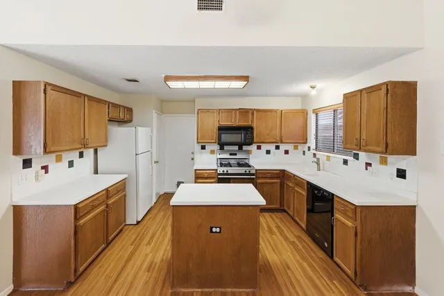 $2,400 | 11931 Bittern Hollow, Austin, TX 78758