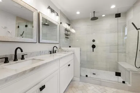 $3,600,000 | 8675 Glenwick Lane, La Jolla, CA 92037