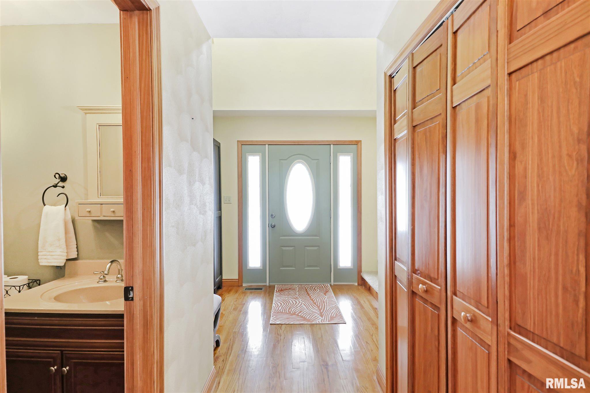 23369 Farmdale Road Washington, IL 61571 - Photo 3 of 50 Gallery Image 3