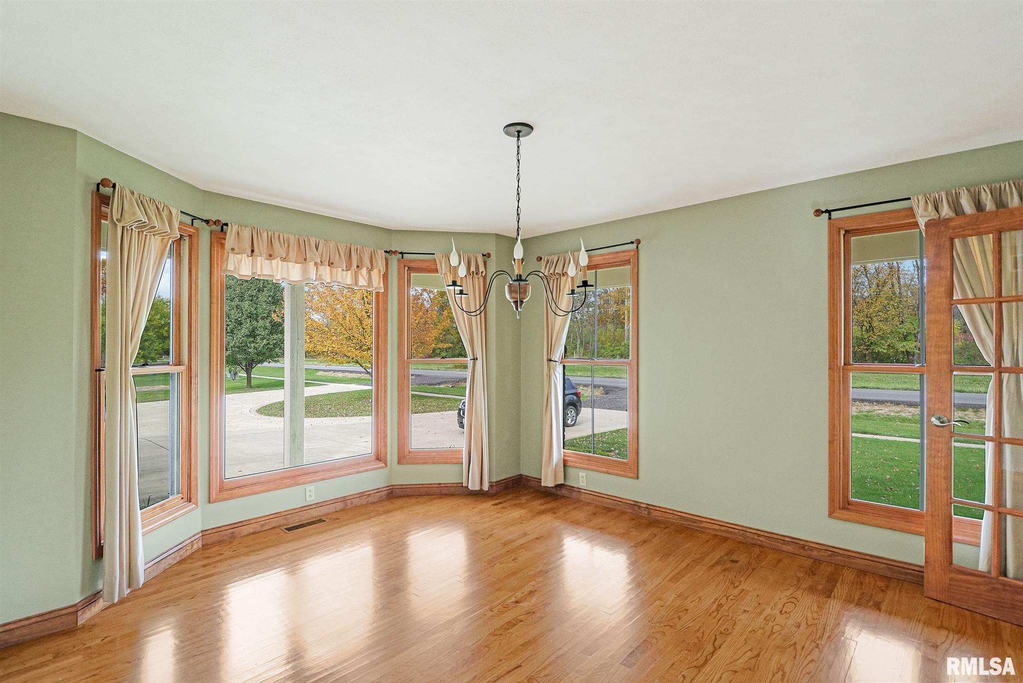 23369 Farmdale Road Washington, IL 61571 - Photo 4 of 50 Gallery Image 4
